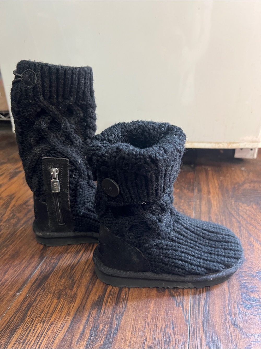 UGG Classic Toddlers/children's  Cardi Cable Knit boots black size 9